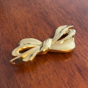 Gorgeous Signed Napier Gold Tone Fashion Gathered Bow Brooch/Scarf Pin Vintage